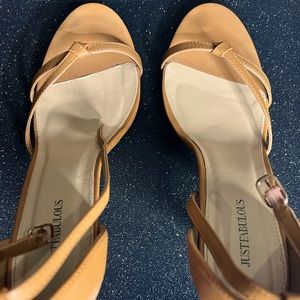 ***Like new stilettos, Light brown leather***